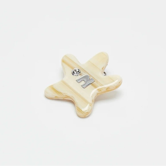 Tagi Star Shape Yellow Single Piece Hairclip - Picture 1 of 5